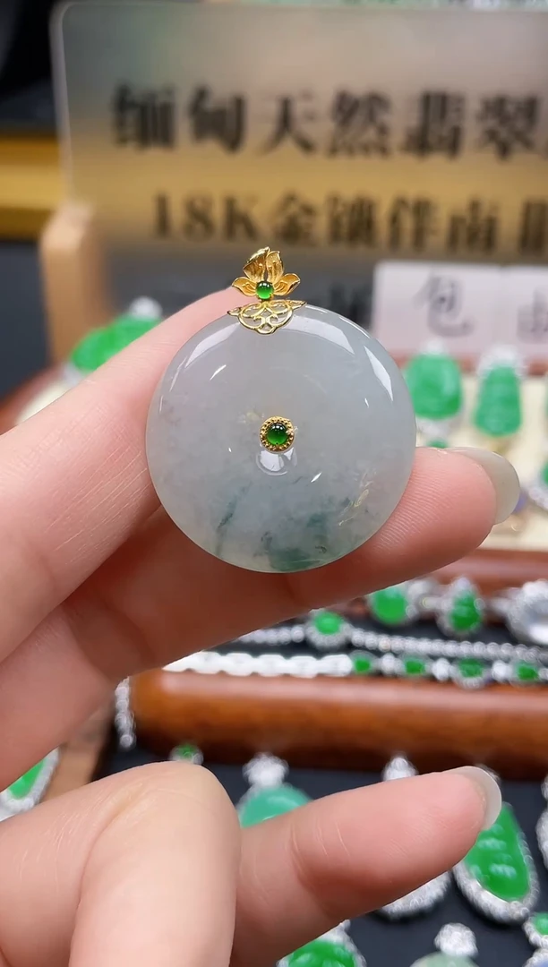 颈饰18K金镶嵌翡翠18k镶嵌翡翠吊坠
