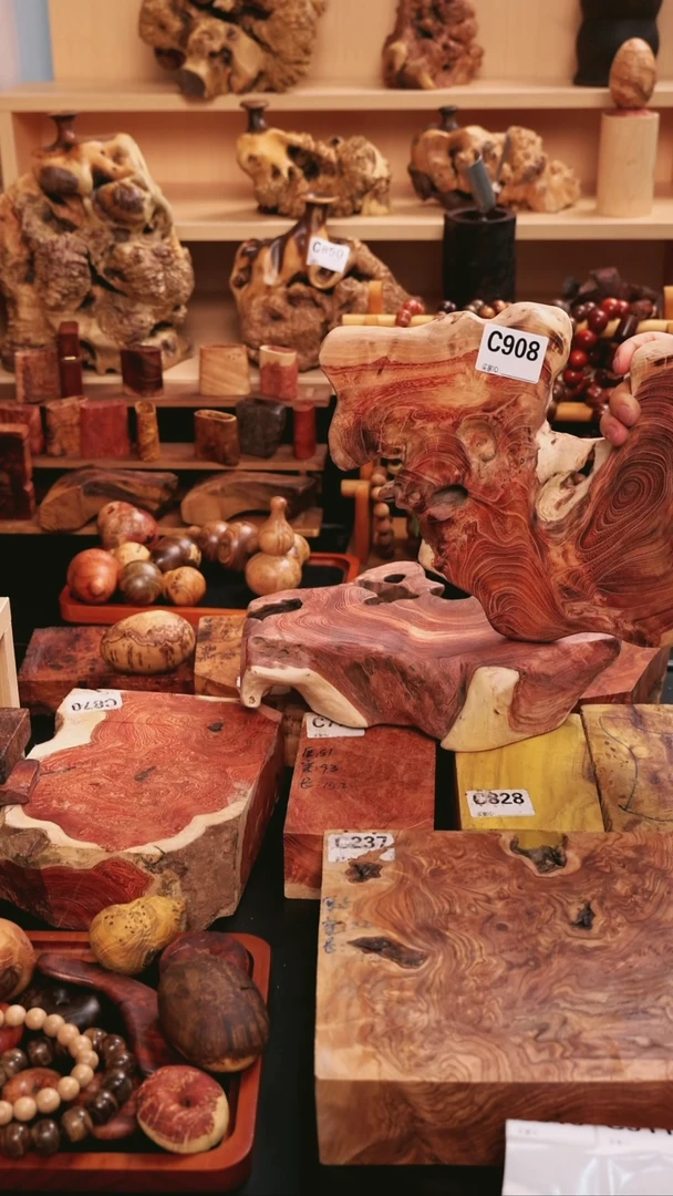 大叶紫檀（黑酸枝木类）廉****理小叶羊蹄甲瘤疤摆件