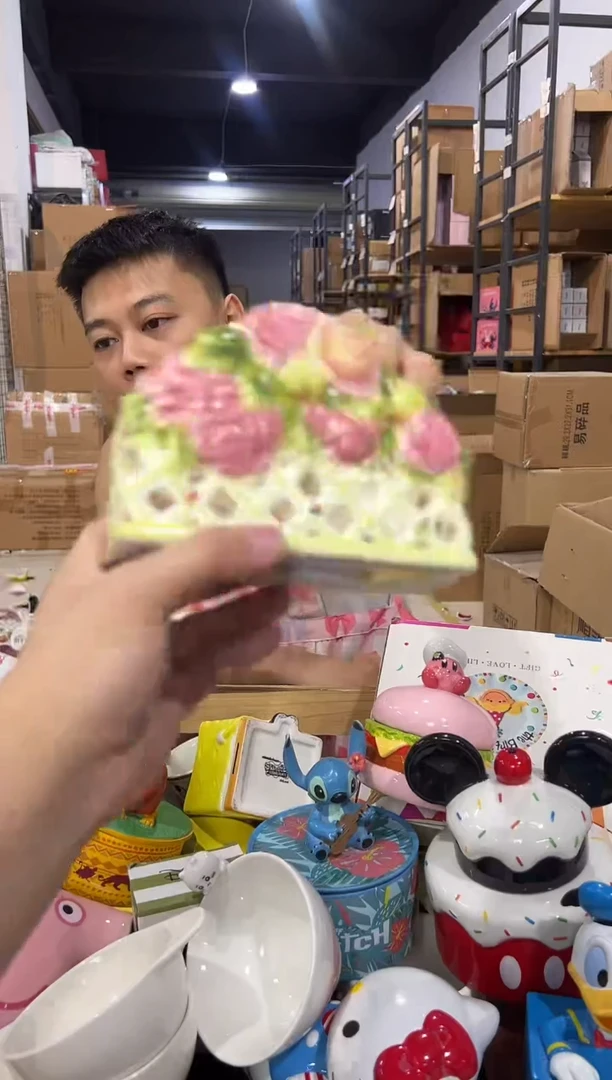 瓷片布鲁瓷花篮