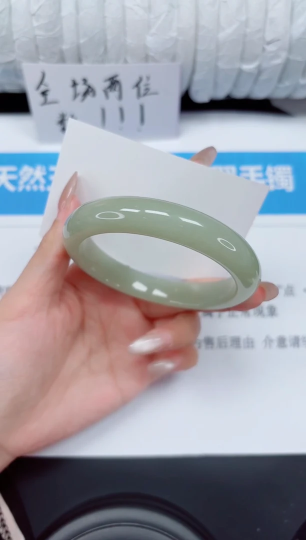 未镶嵌手镯石英质玉142-56d