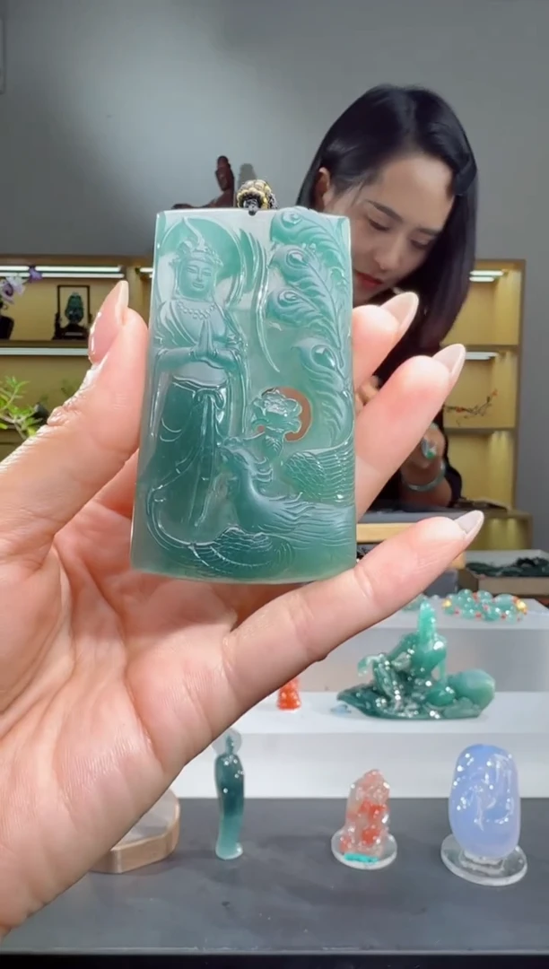 吊坠(赠链)未镶嵌翡翠观音