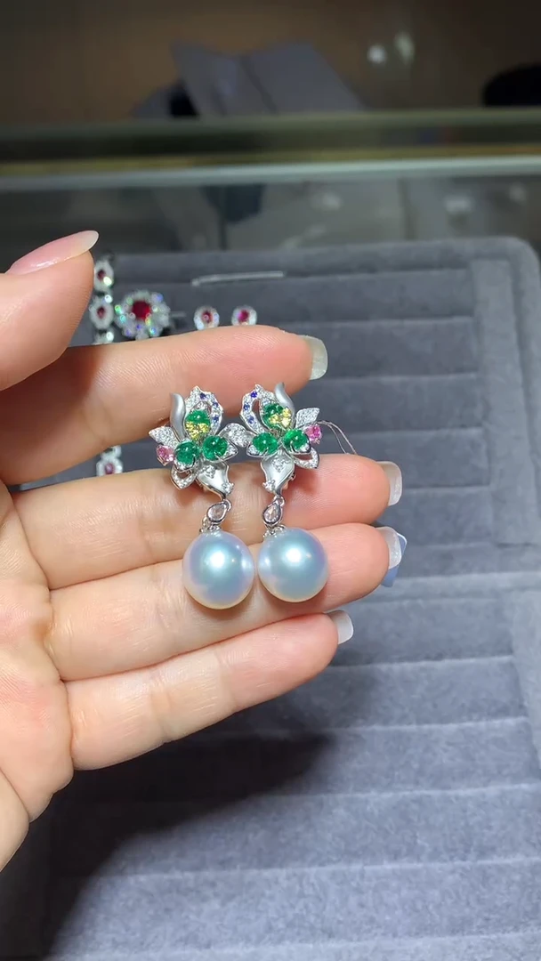 18K金镶嵌耳饰祖母绿2.31CT