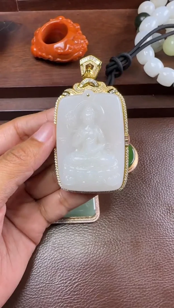 和田玉18K金镶嵌挂件和田玉于田观音挂件