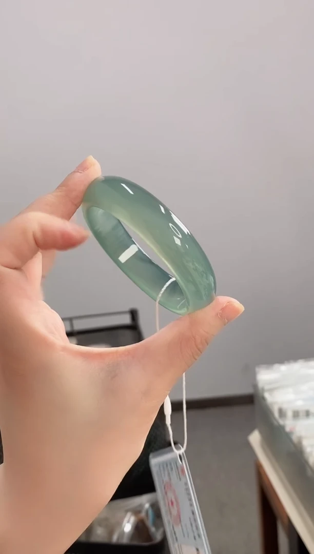 玛瑙/玉髓手镯未镶嵌60圈口宽胎