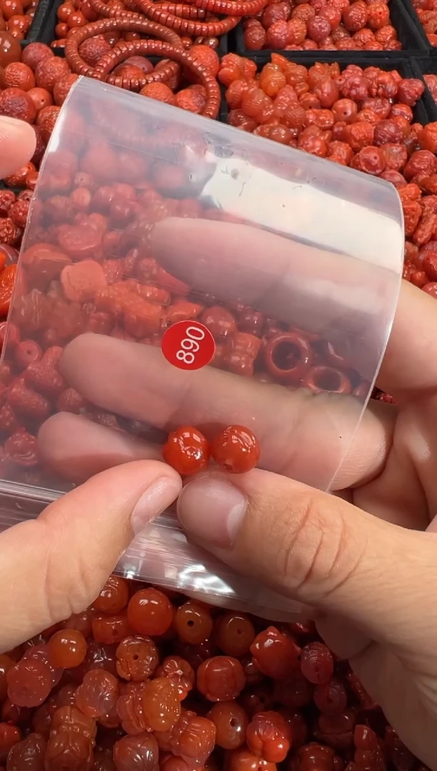 南红玛瑙未镶嵌颈饰1