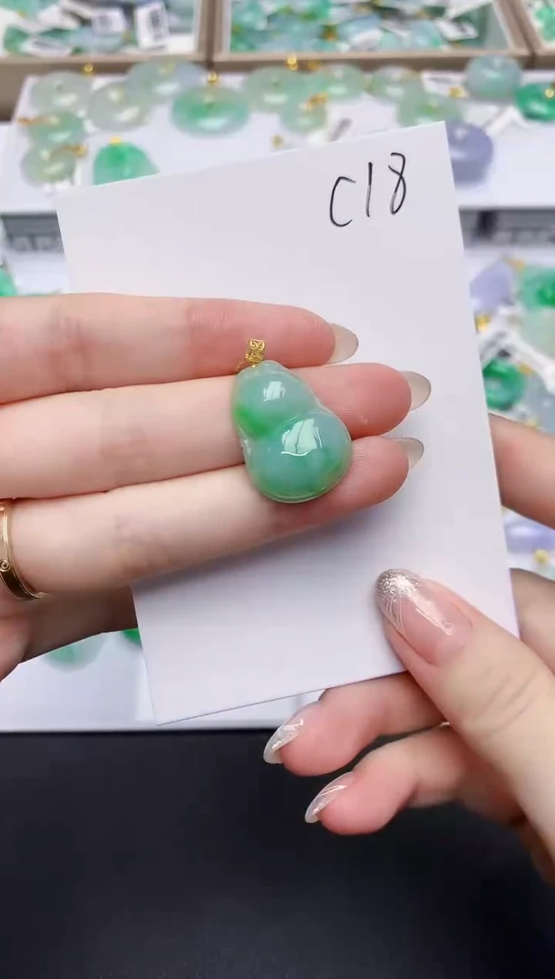 翡翠18K金镶嵌颈饰天然缅甸A货翡翠