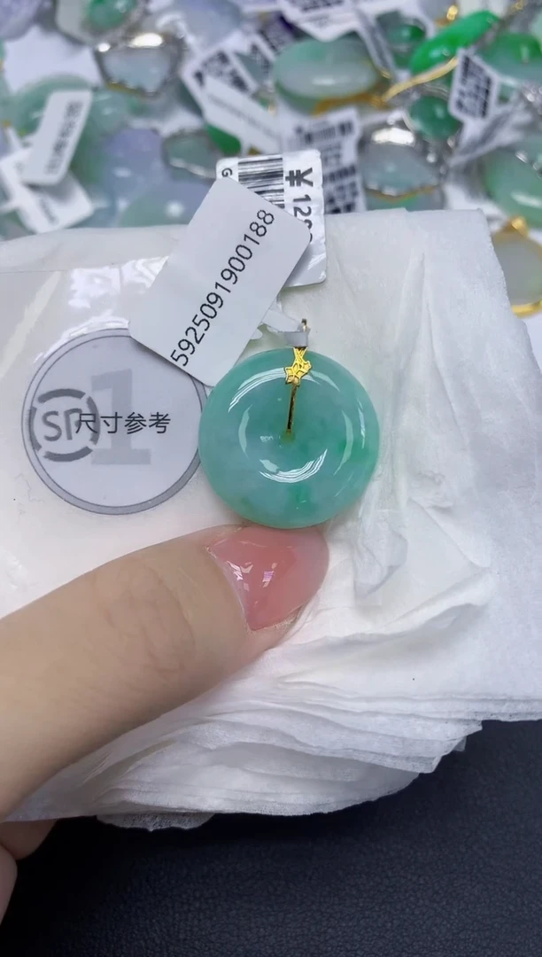 颈饰18K金镶嵌翡翠天然缅甸翡翠A货多样性发一件