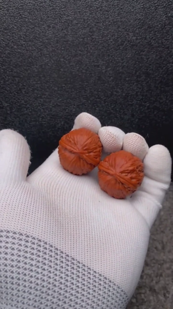 【闪购商品】文玩核桃把件树皮球