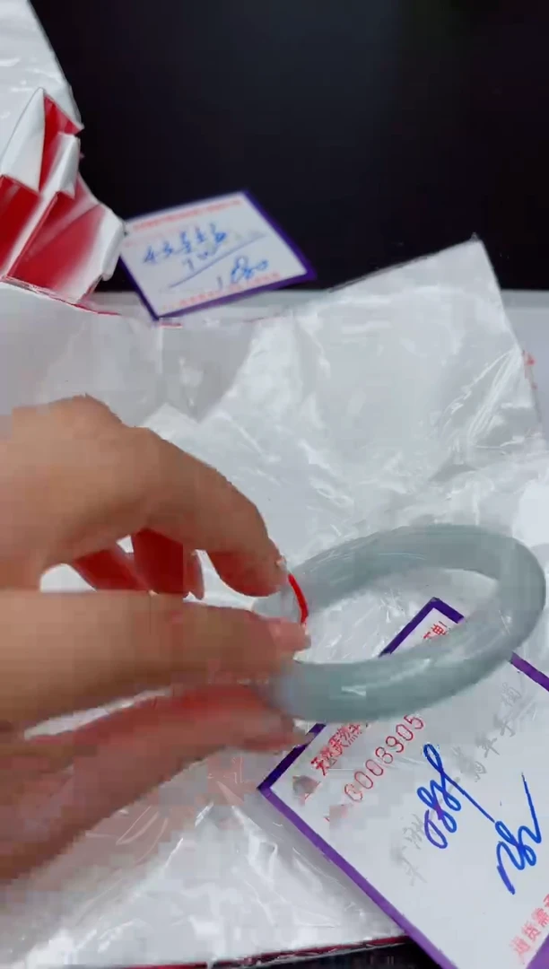 翡翠手镯未镶嵌1