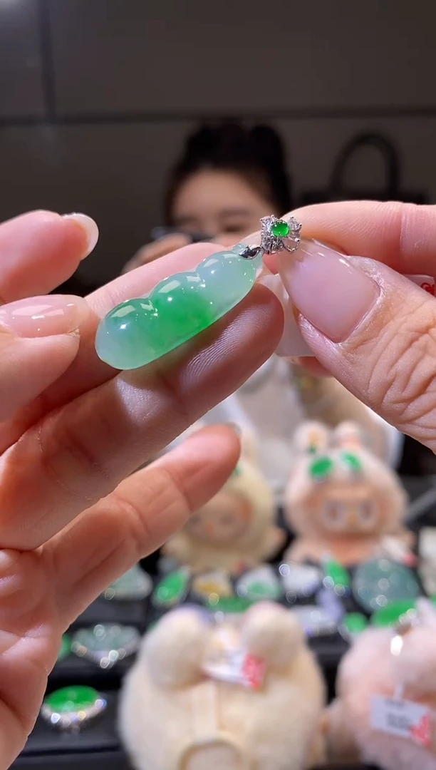 翡翠18K金镶嵌吊坠(不含链)福豆