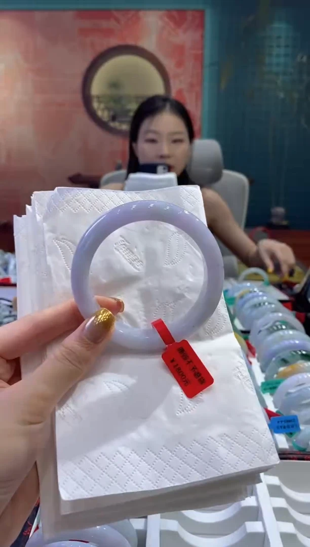 翡翠手镯未镶嵌多人19012