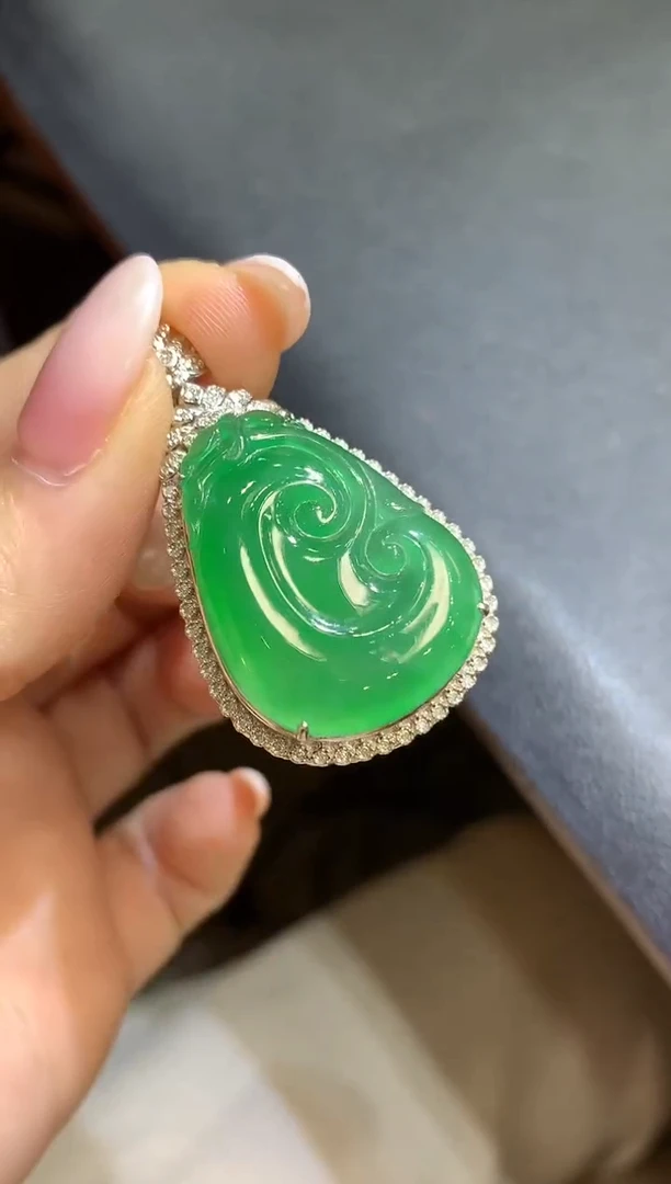 吊坠(不含链)18K金镶嵌翡翠41-如意