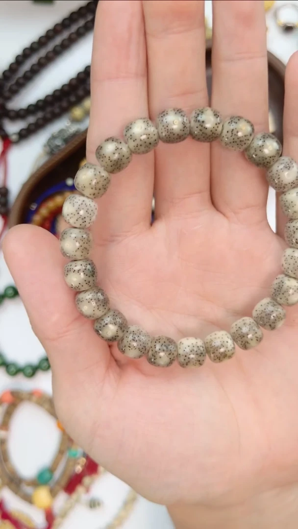 手串龙脊菩提糯冰正月留白通体牛毛星头货1.0*9