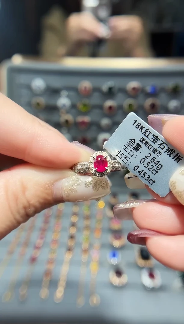 18K金镶嵌戒指红宝石0.52.