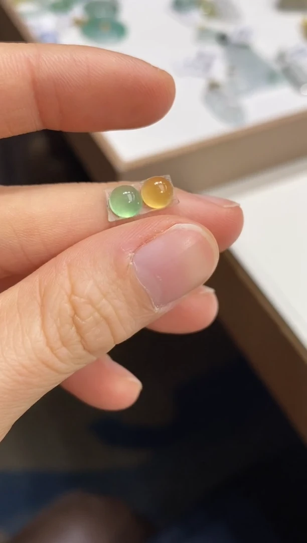 颈饰未镶嵌翡翠蛋面