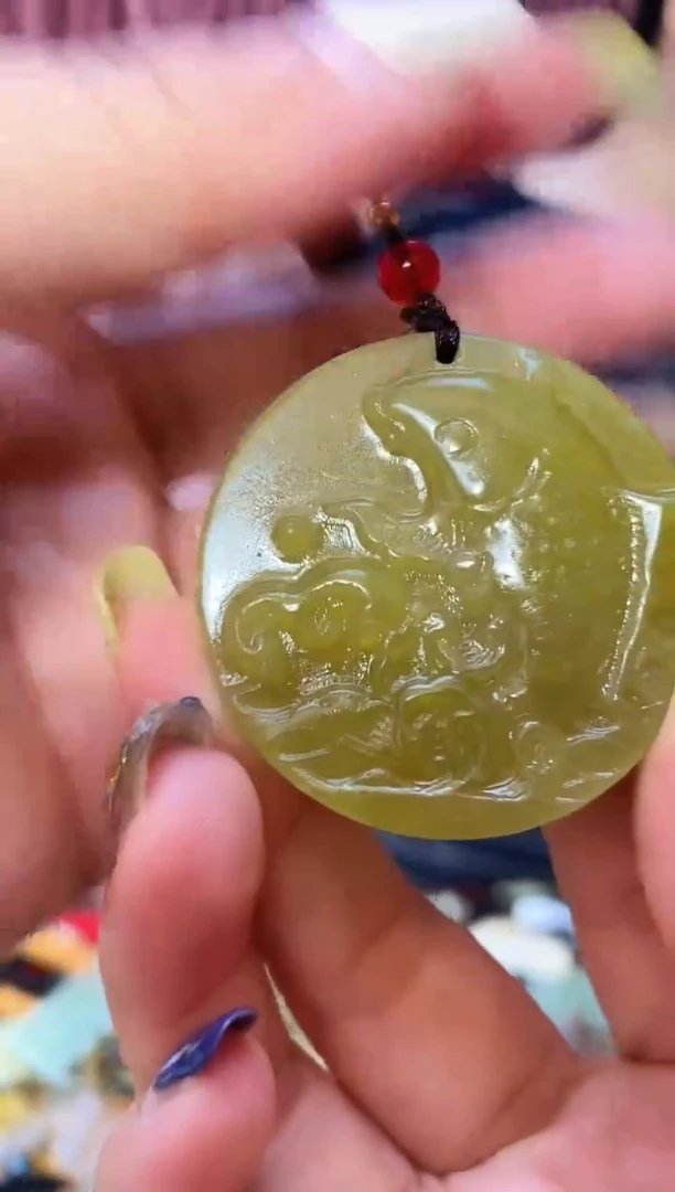 未镶嵌岫玉吊坠
