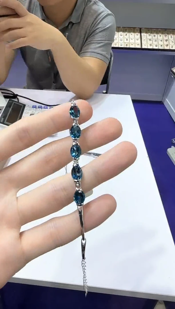 【闪购商品】托帕石手链银S925镶嵌6*8mm伦敦蓝