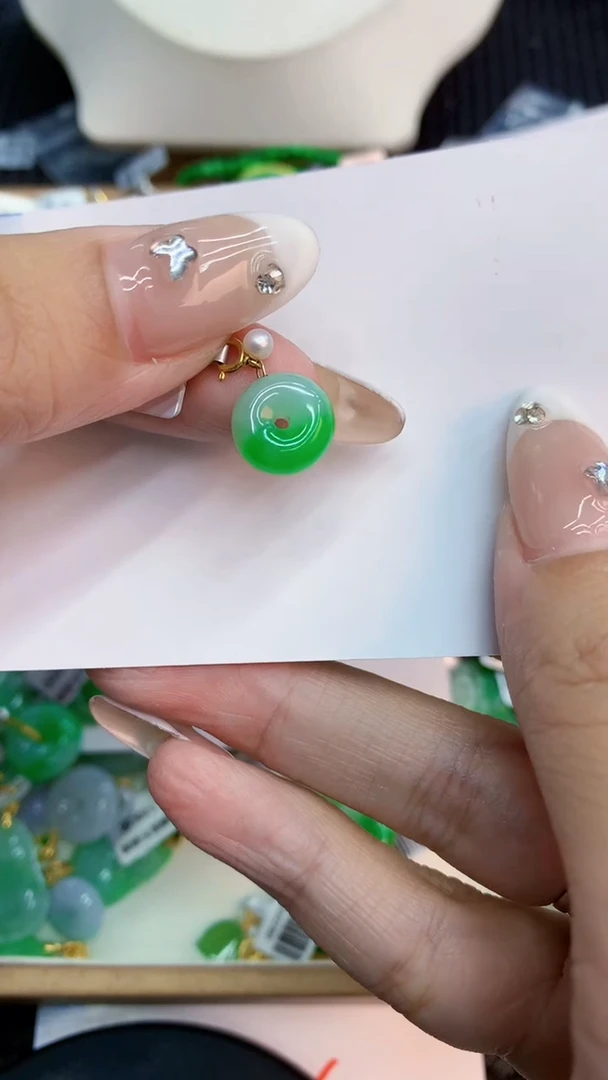 翡翠18K金镶嵌吊坠(不含链)1