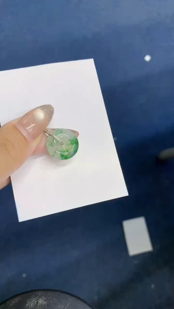 颈饰18K金镶嵌翡翠1