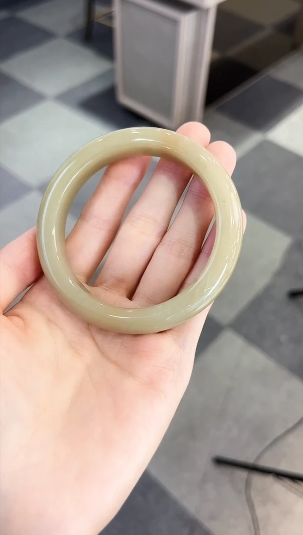 【闪购商品】和田玉未镶嵌手镯多样性发其一