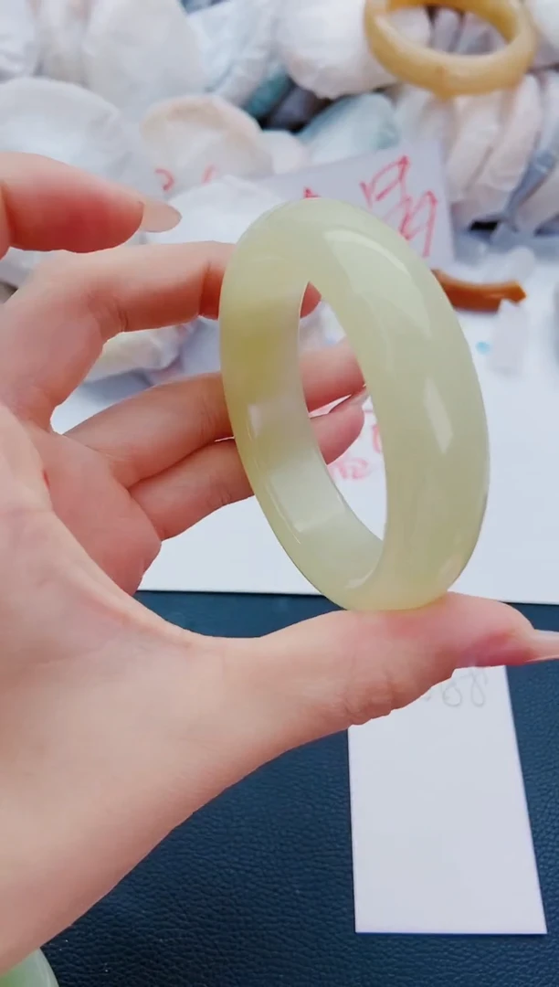 石英质玉手镯未镶嵌J88-56-57