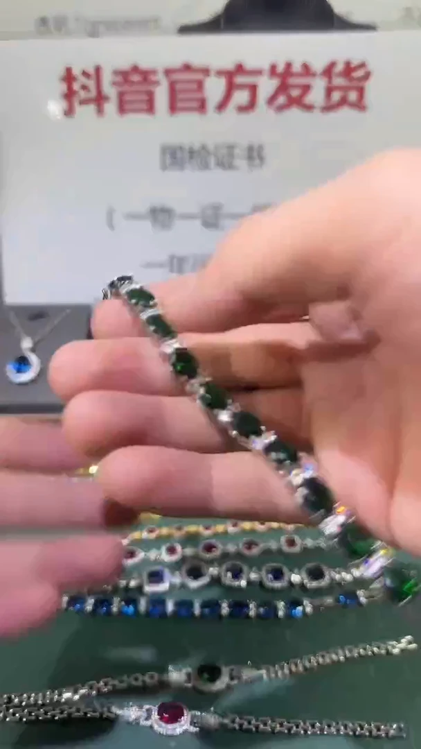 18K金镶嵌戒指祖母绿1