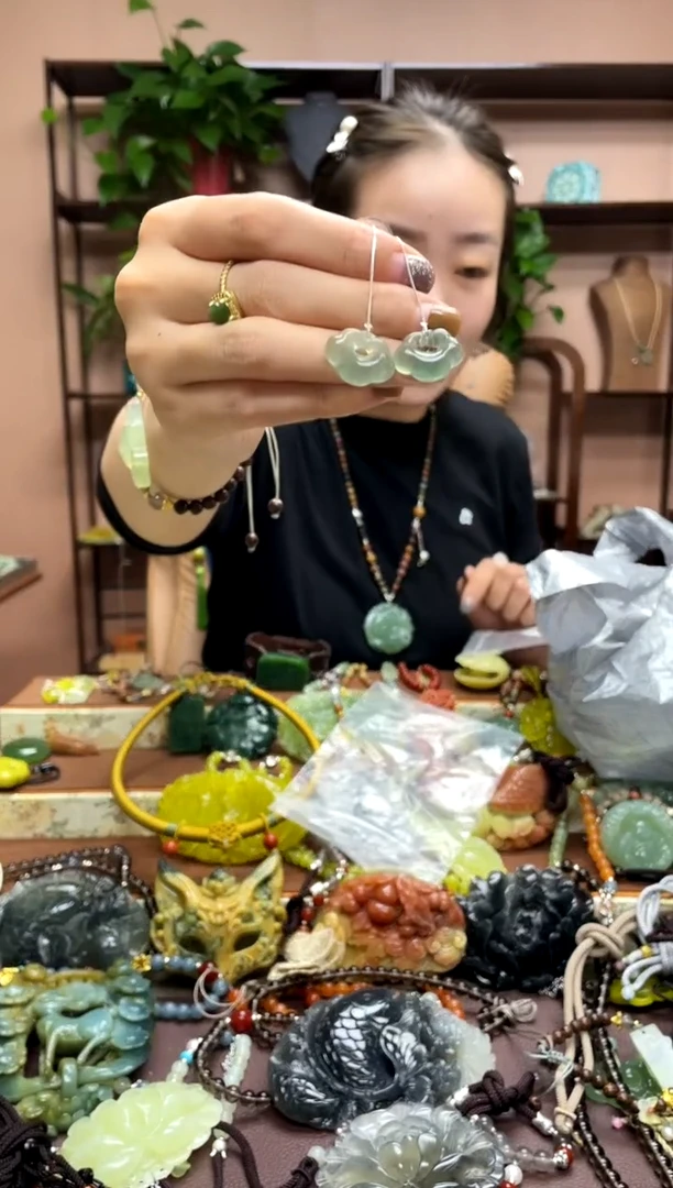 银S925镶嵌岫玉颈饰多样性发货发其中之一