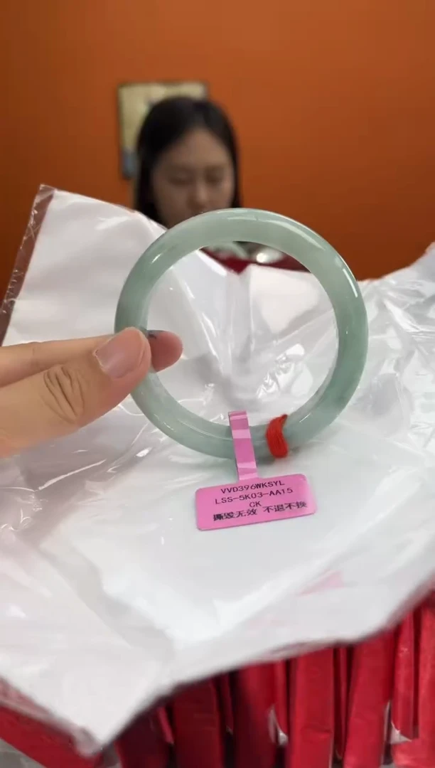 未镶嵌手镯翡翠18