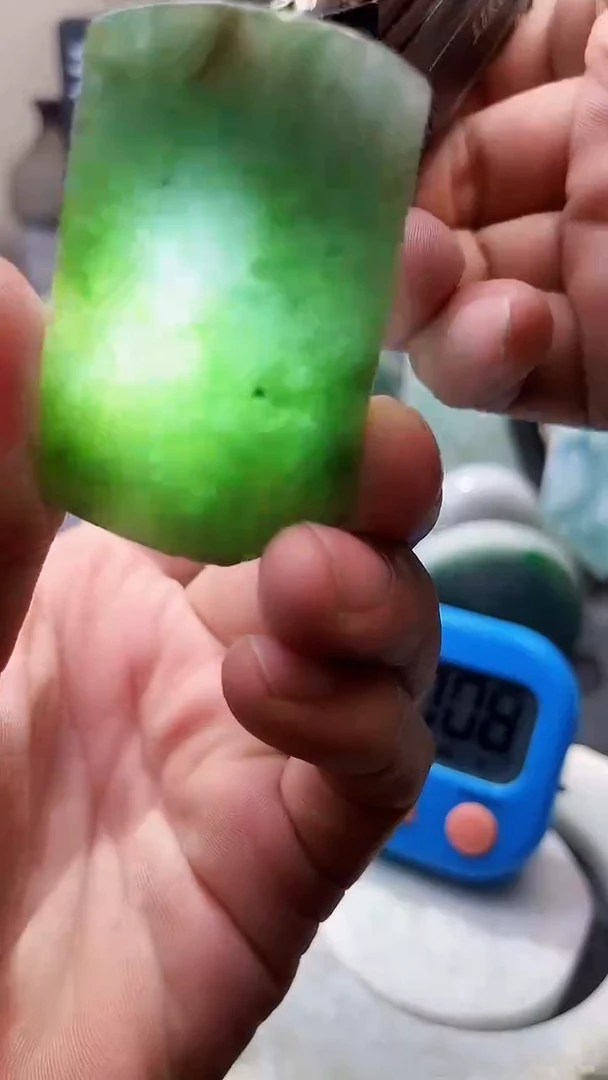 翡翠挂件未镶嵌翡翠