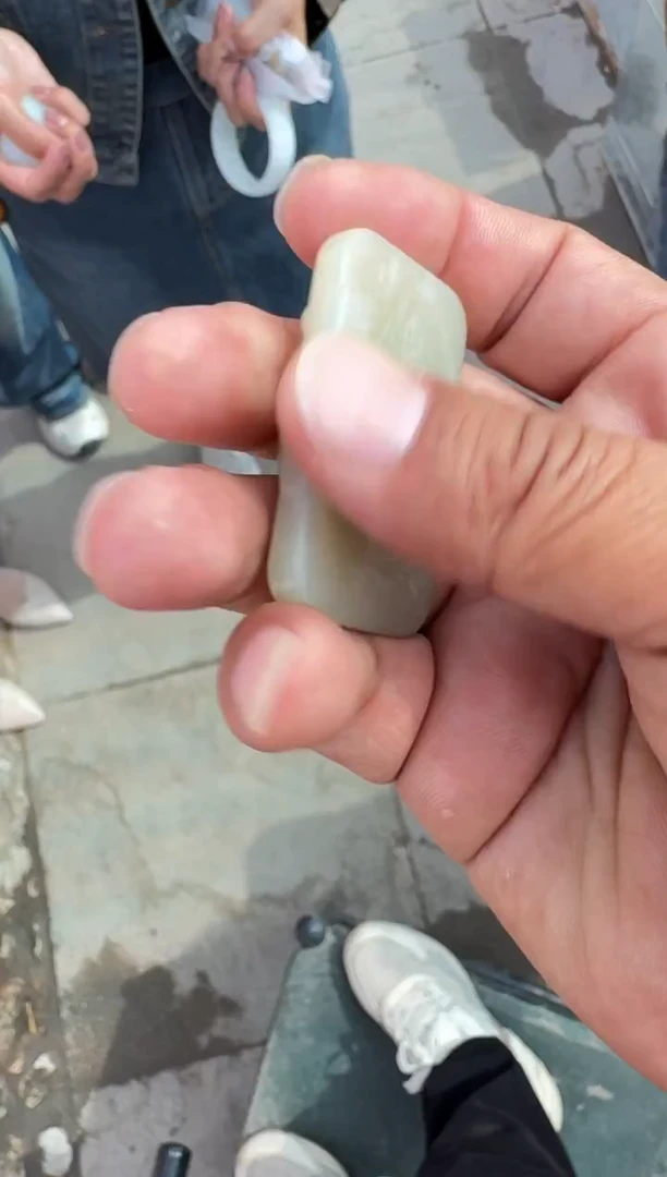 未镶嵌和田玉（糖玉）挂件和田玉