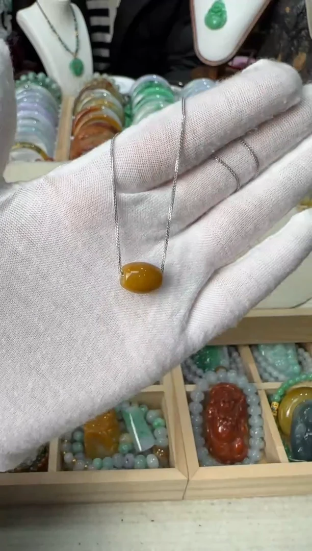 颈饰未镶嵌翡翠吊坠