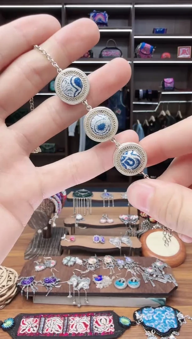 织绣148蒙阿苏苗绣传承店