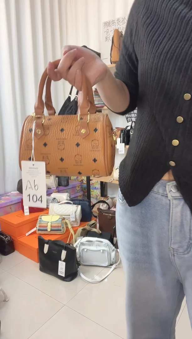 PU棕色小熊印花包包