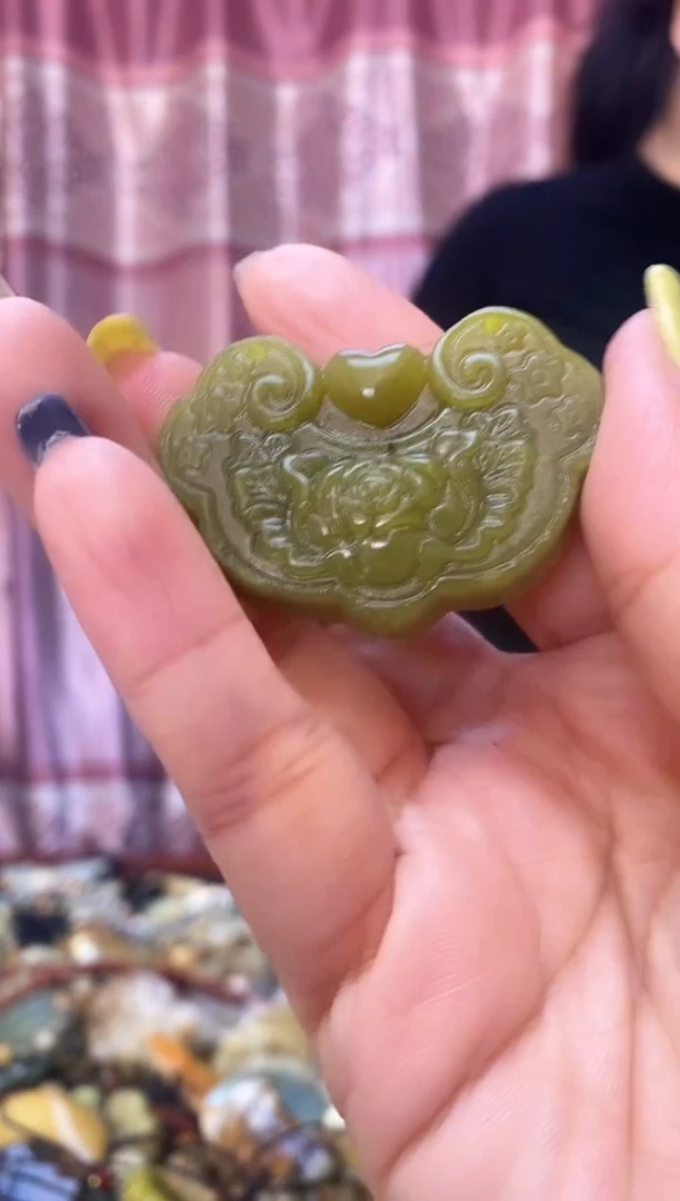 未镶嵌岫玉吊坠