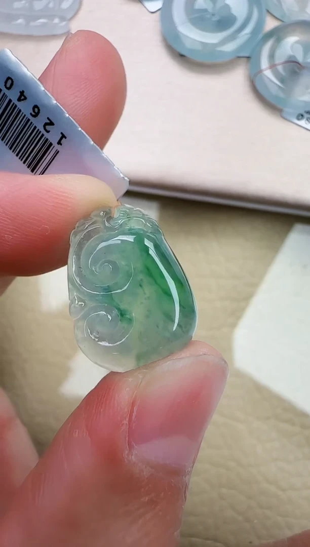 翡翠未镶嵌颈饰缅甸天然翡翠A货