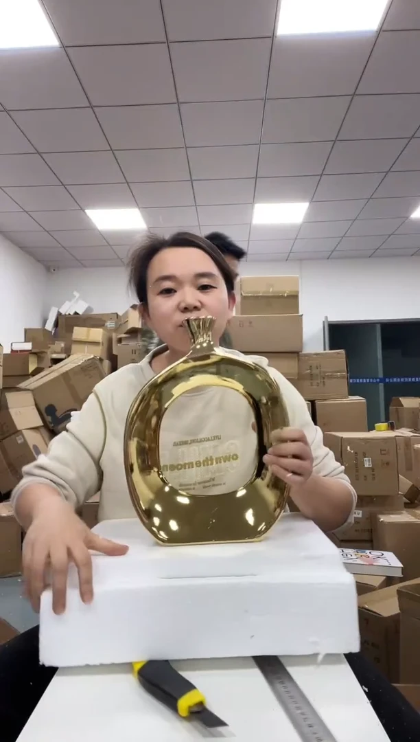 树脂金色镂空花瓶（电镀亮光 高款）