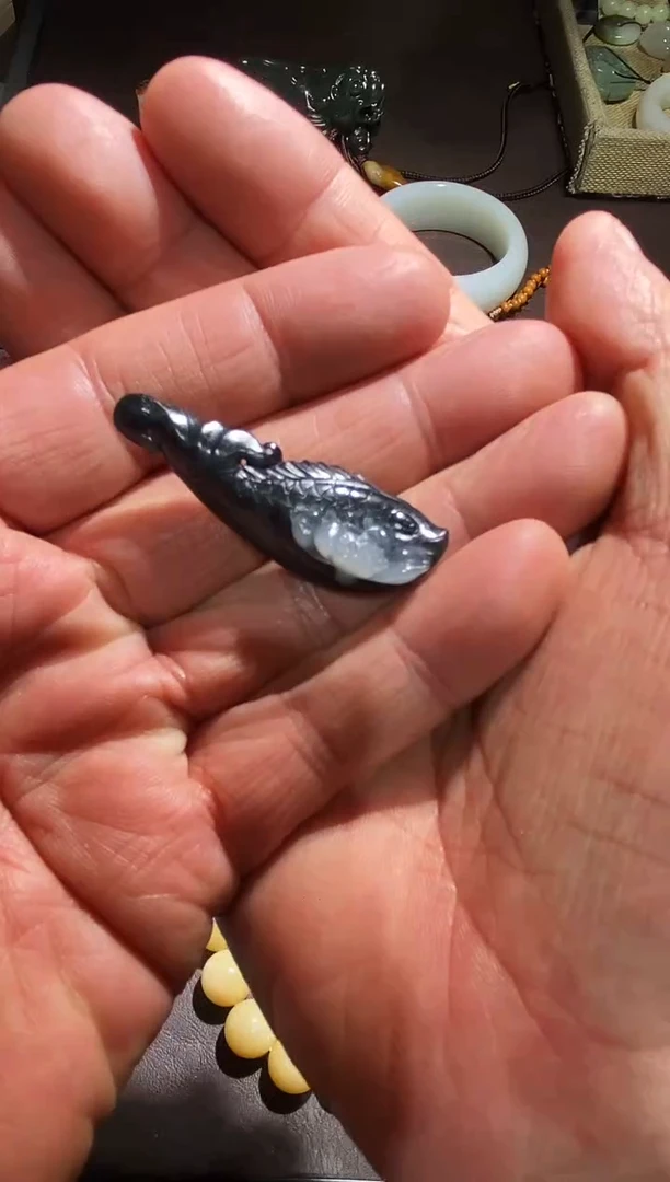 颈饰未镶嵌和田玉鱼