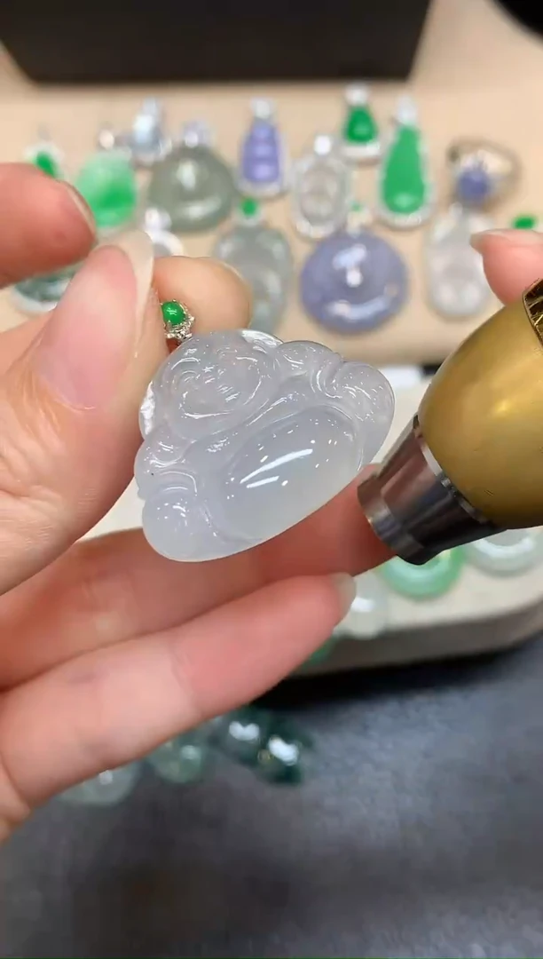 颈饰18K金镶嵌翡翠佛公【无服务费