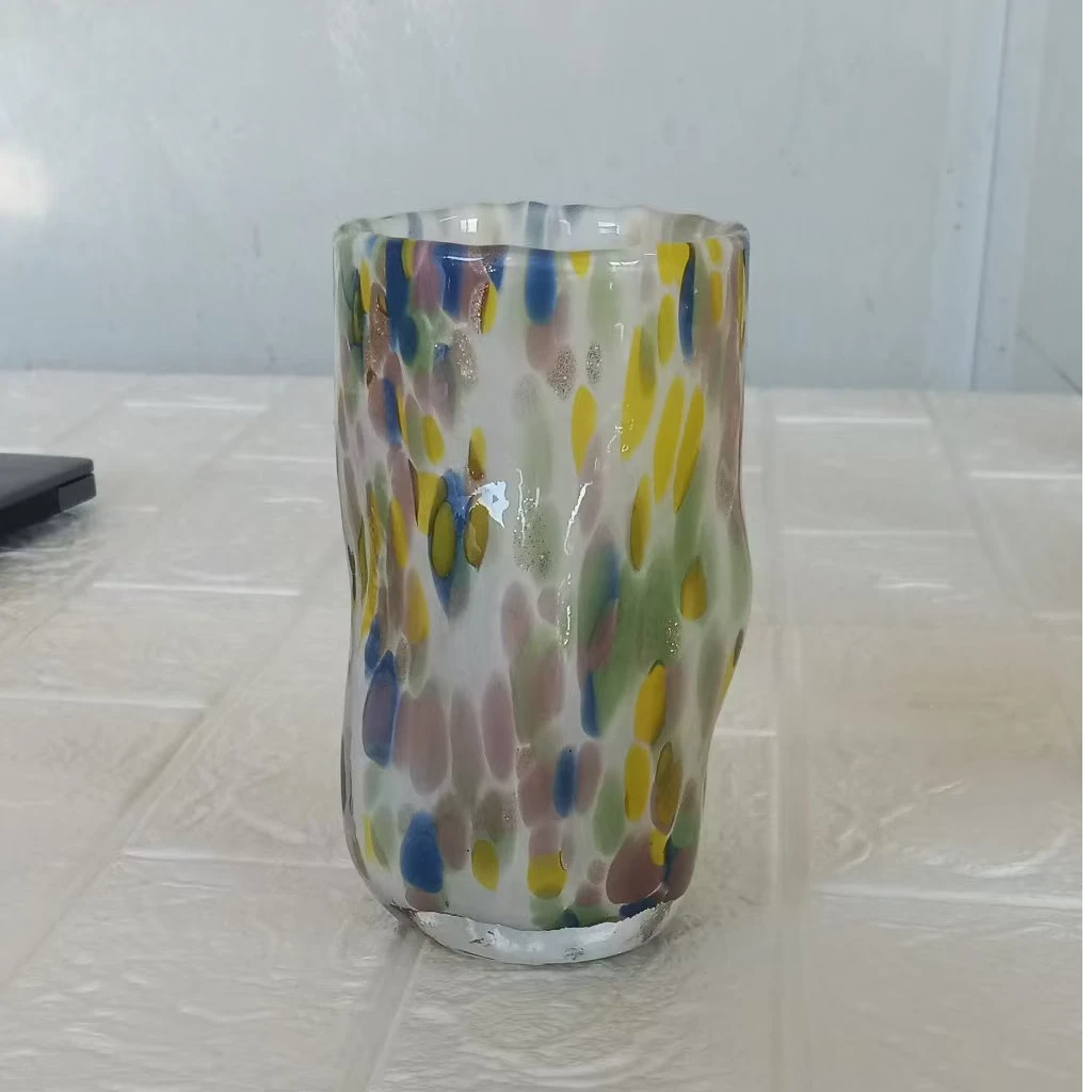 彩点不规则玻璃花瓶