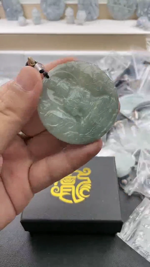 翡翠未镶嵌颈饰..../7/18/ 65