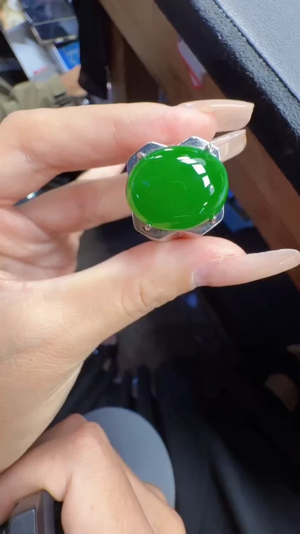 未镶嵌定制翡翠翡翠A货有轻微色差属于正常现象，戒指多样性发货1