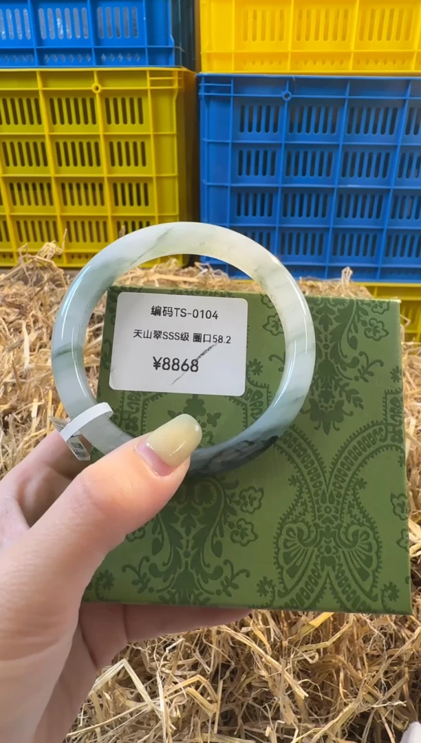 未镶嵌手镯石英质玉0104