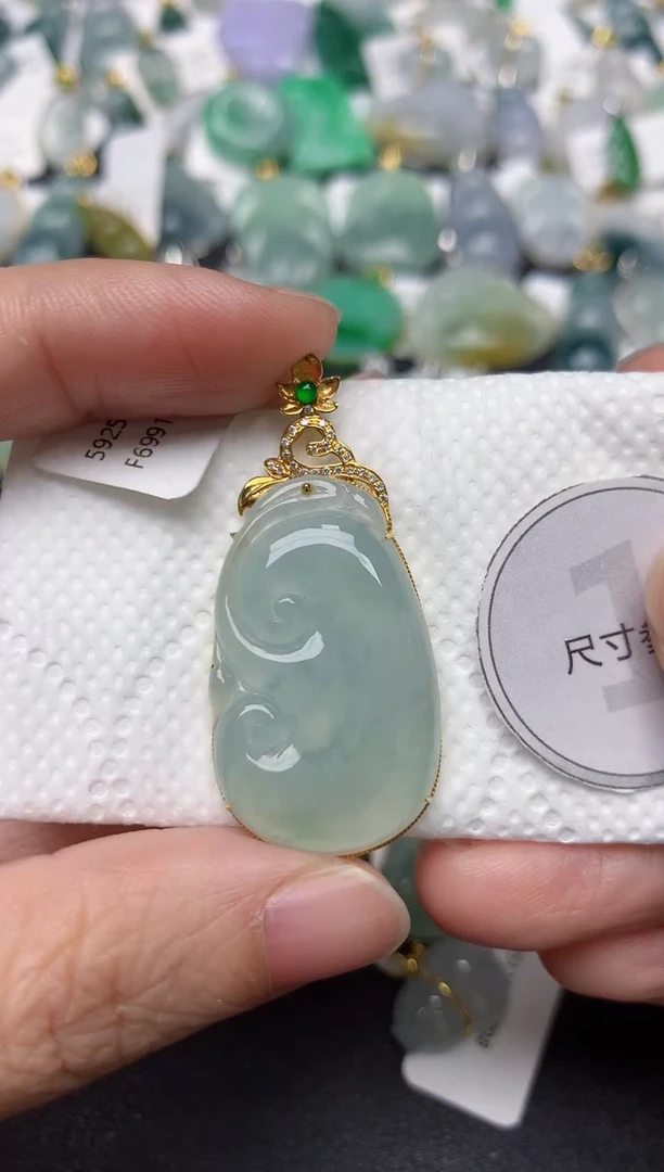 颈饰18K金镶嵌翡翠天然缅甸A货翡翠