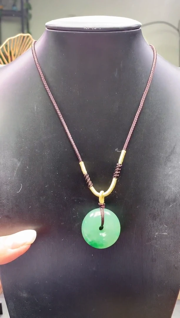 颈饰未镶嵌石英质玉平安扣