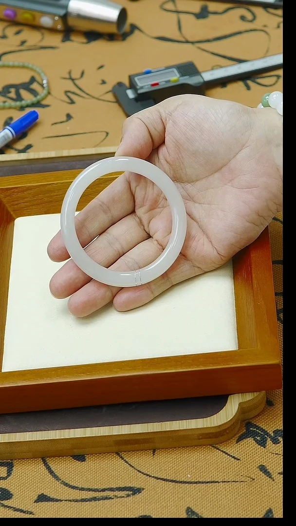 未镶嵌手镯和田玉57圈口  冰藕粉圆条手镯