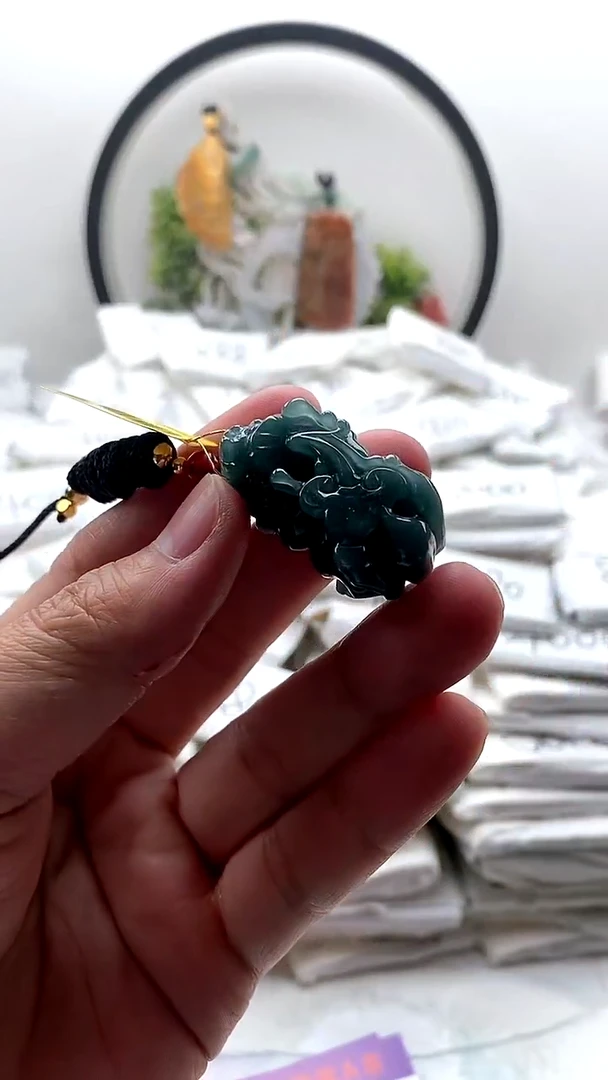 颈饰未镶嵌翡翠貔貅