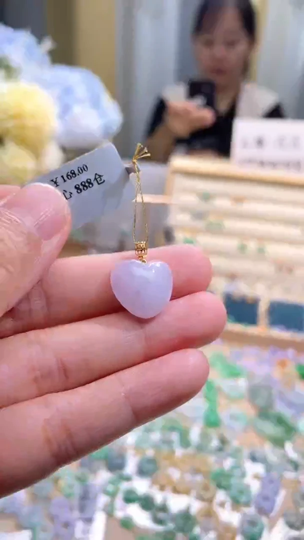 颈饰18K金镶嵌翡翠心