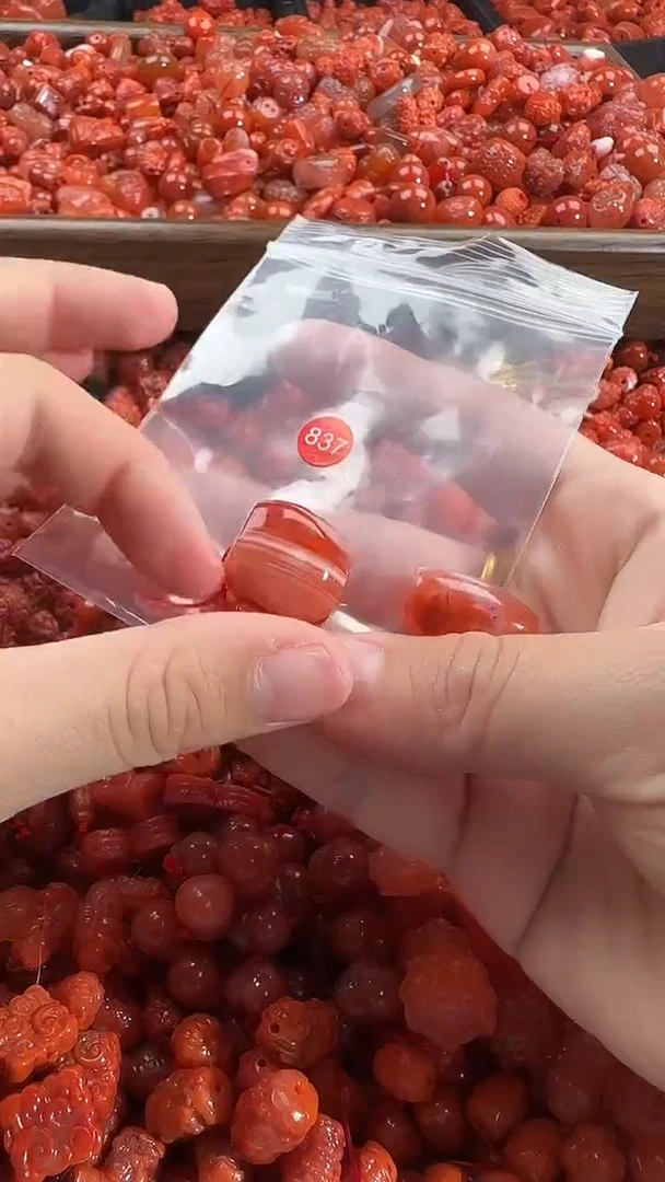 颈饰未镶嵌南红玛瑙1