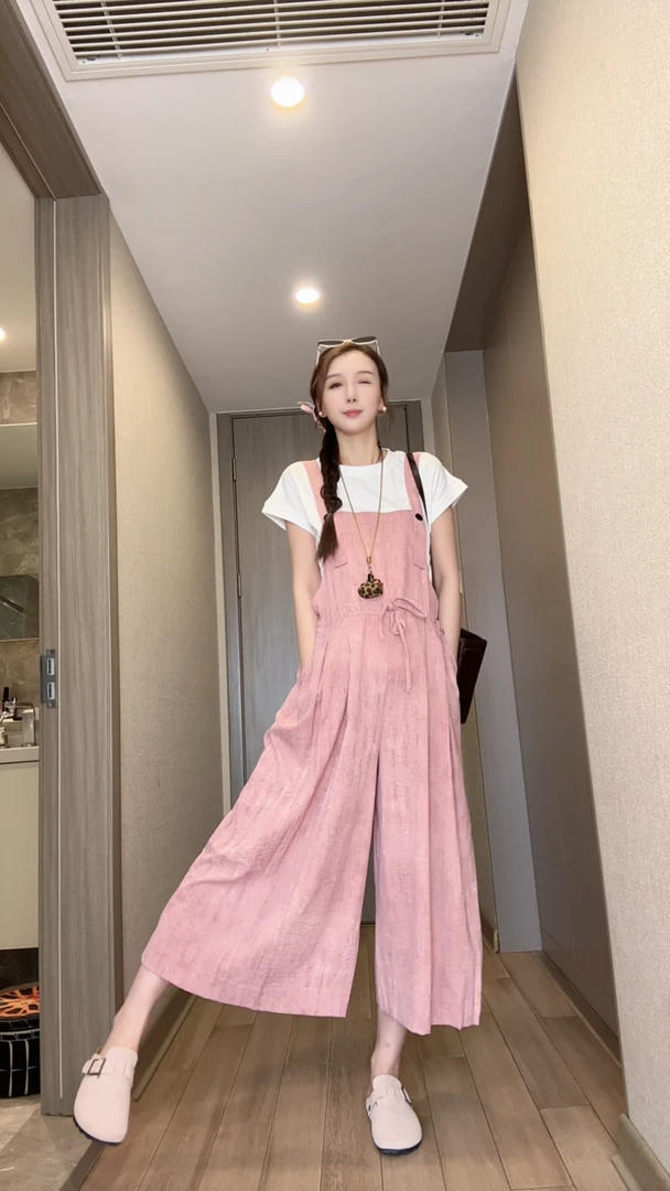 孕妇新款多巴胺韩系显瘦垂坠感减龄阔腿裤孕妇背带裤套装