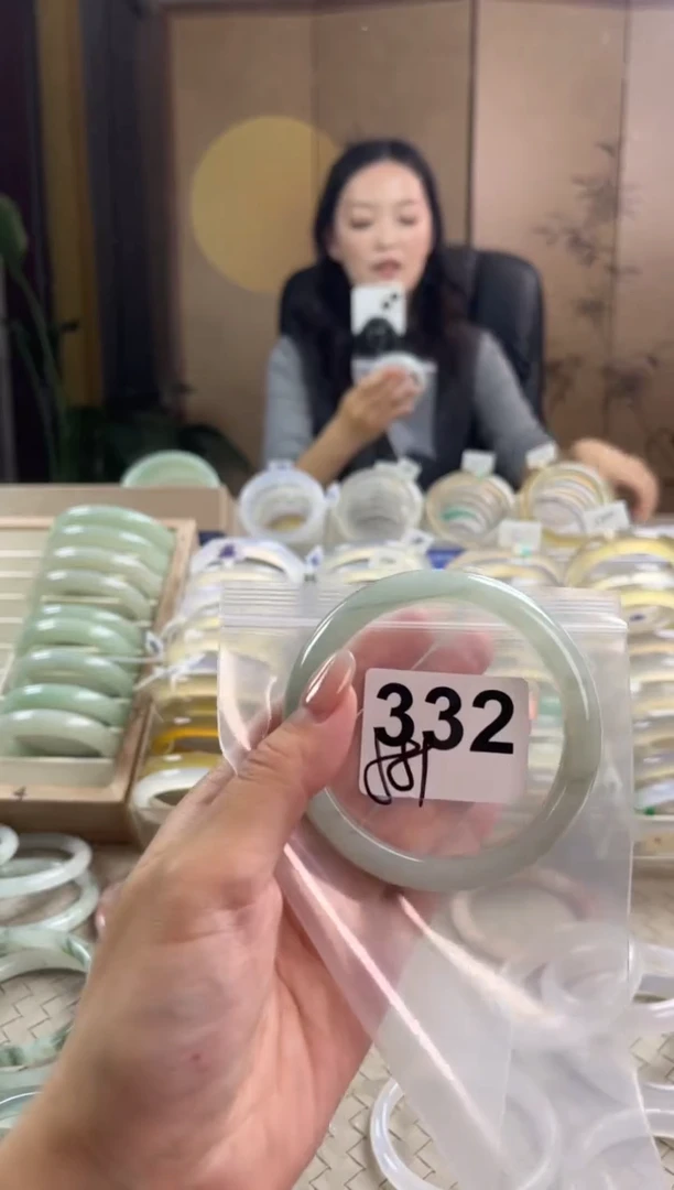 手镯玛瑙/玉髓未镶嵌天山翠默认微抠332